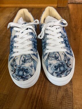 Betsey Johnson SB-Sidny Blue Floral Embellished platform Sneakers size 9.5